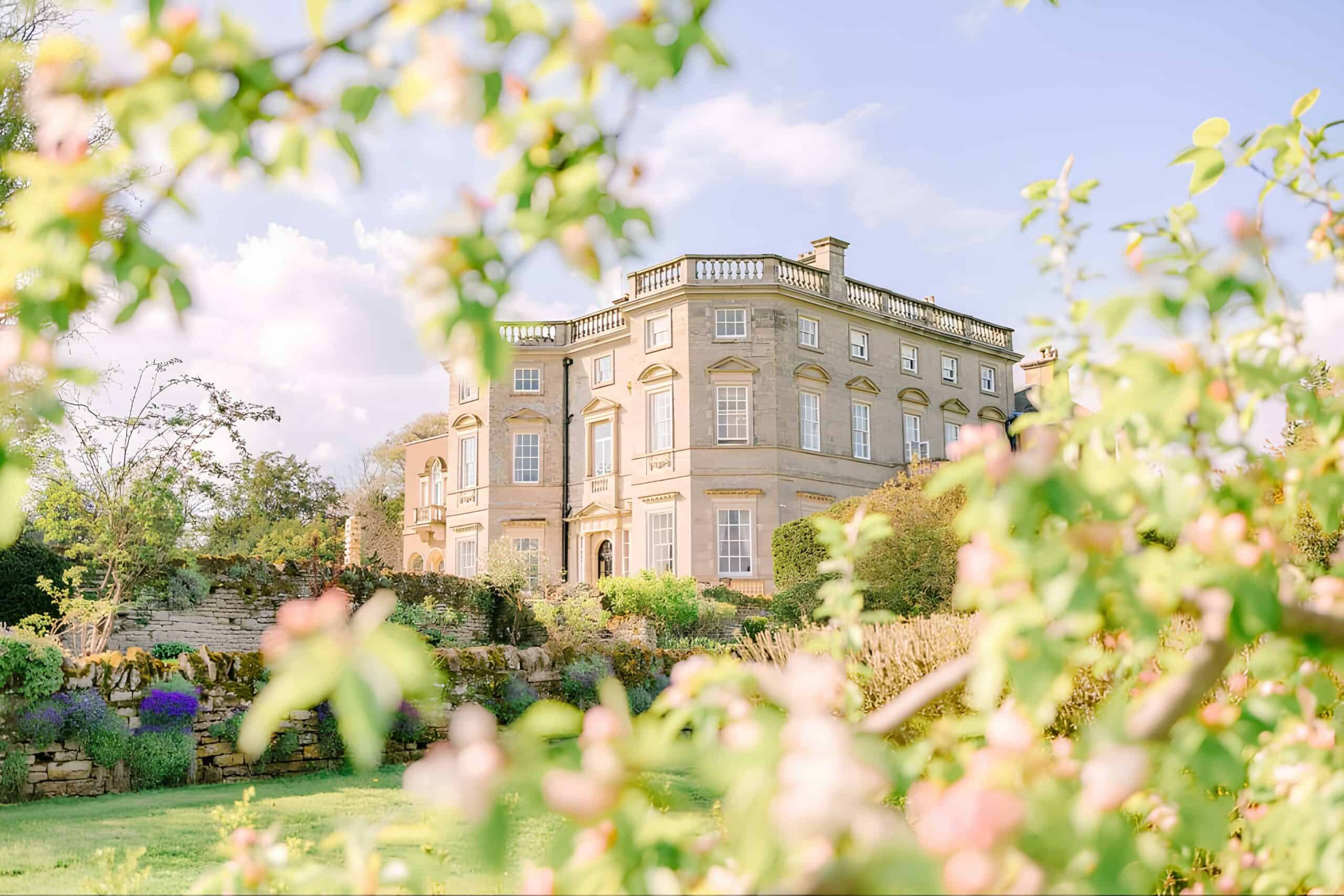 Our top tips for picking the perfect summer wedding venue.